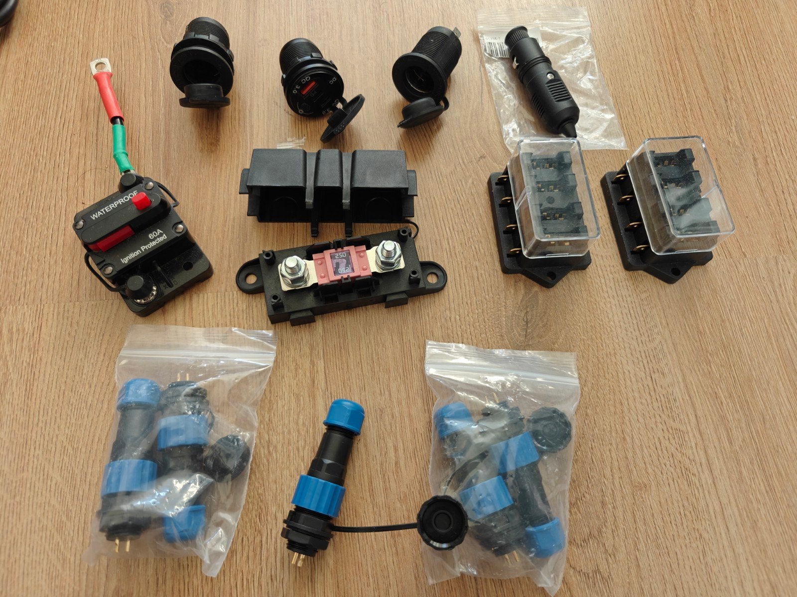 Partij 12V/24V inbouw elektra voor boot, camper, caravan, Ophalen of Verzenden, Nieuw
