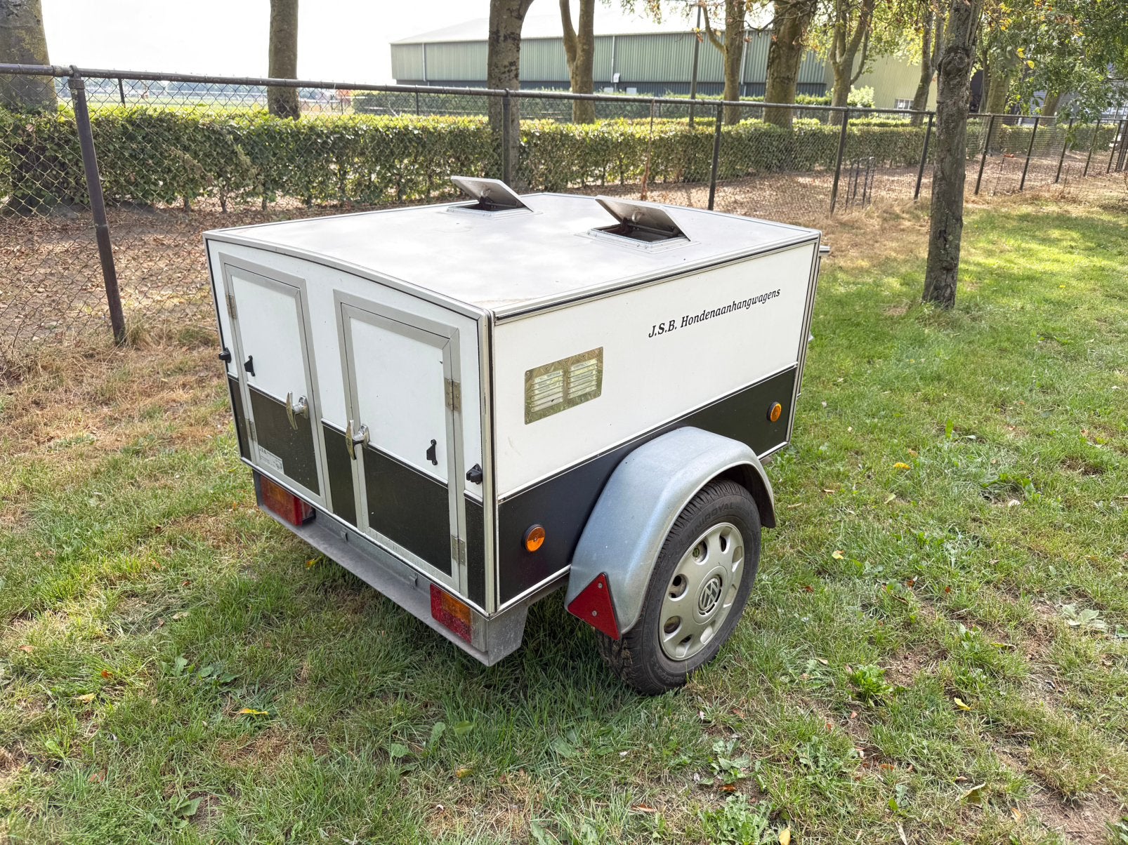 J.S.B. Honden aanhanger / Hondentrailer - 2 compartimenten, Ophalen, Zo goed als nieuw