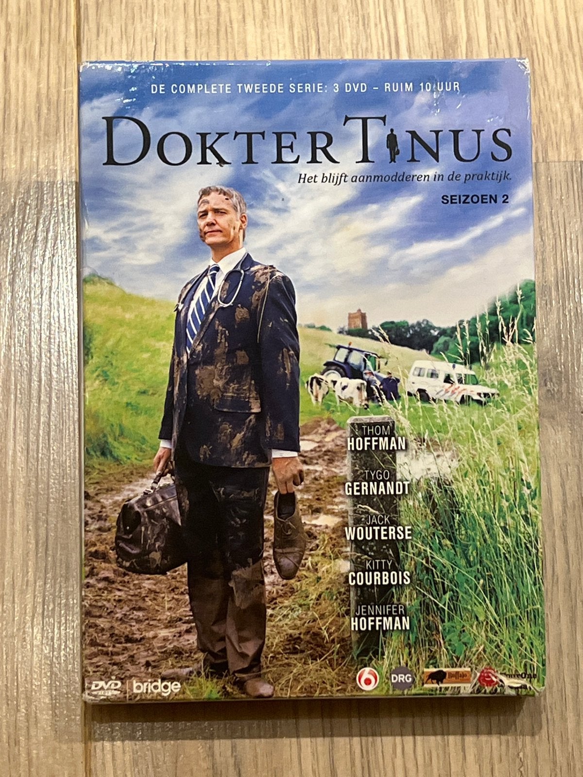 Dokter Tinus Seizoen 2 DVD - Het blijft aanmodderen in de pr, Alle leeftijden, Overige genres, Zo goed als nieuw, Inclusief doosje