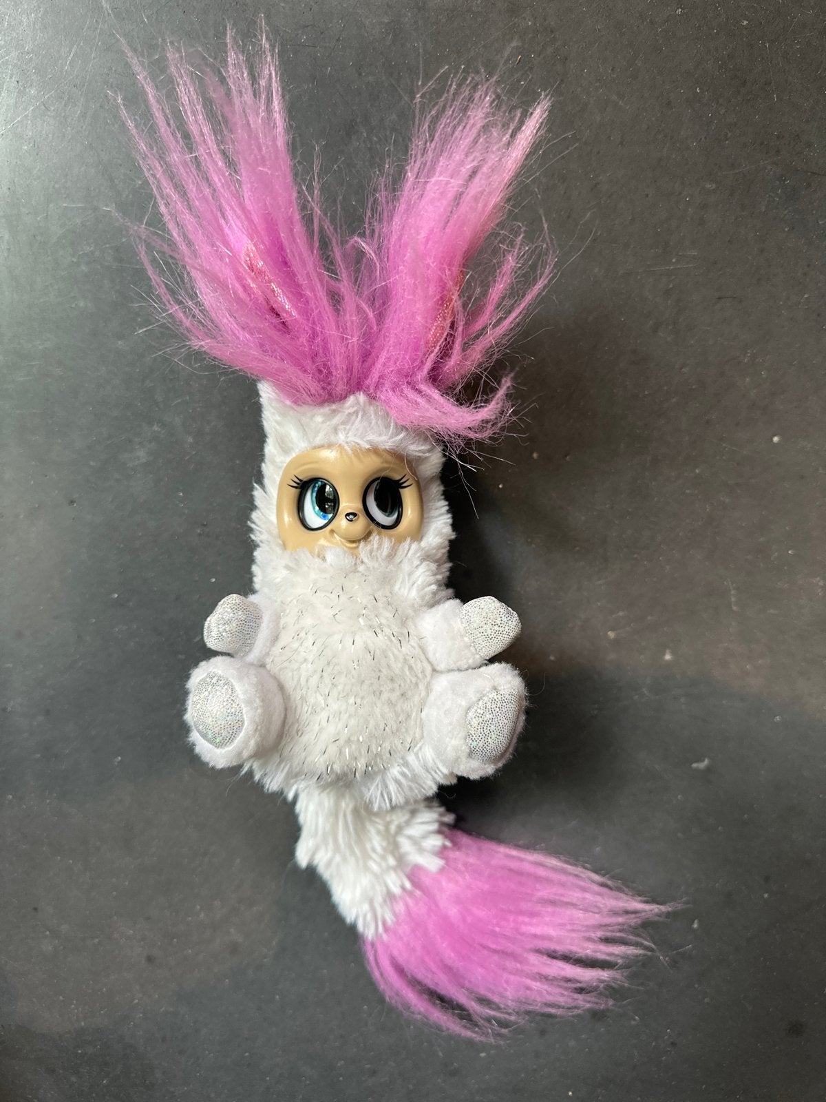 Schattig fluffy beestje met bewegende oogjes, Gebruikt, Overige typen, Ophalen of Verzenden, Roze