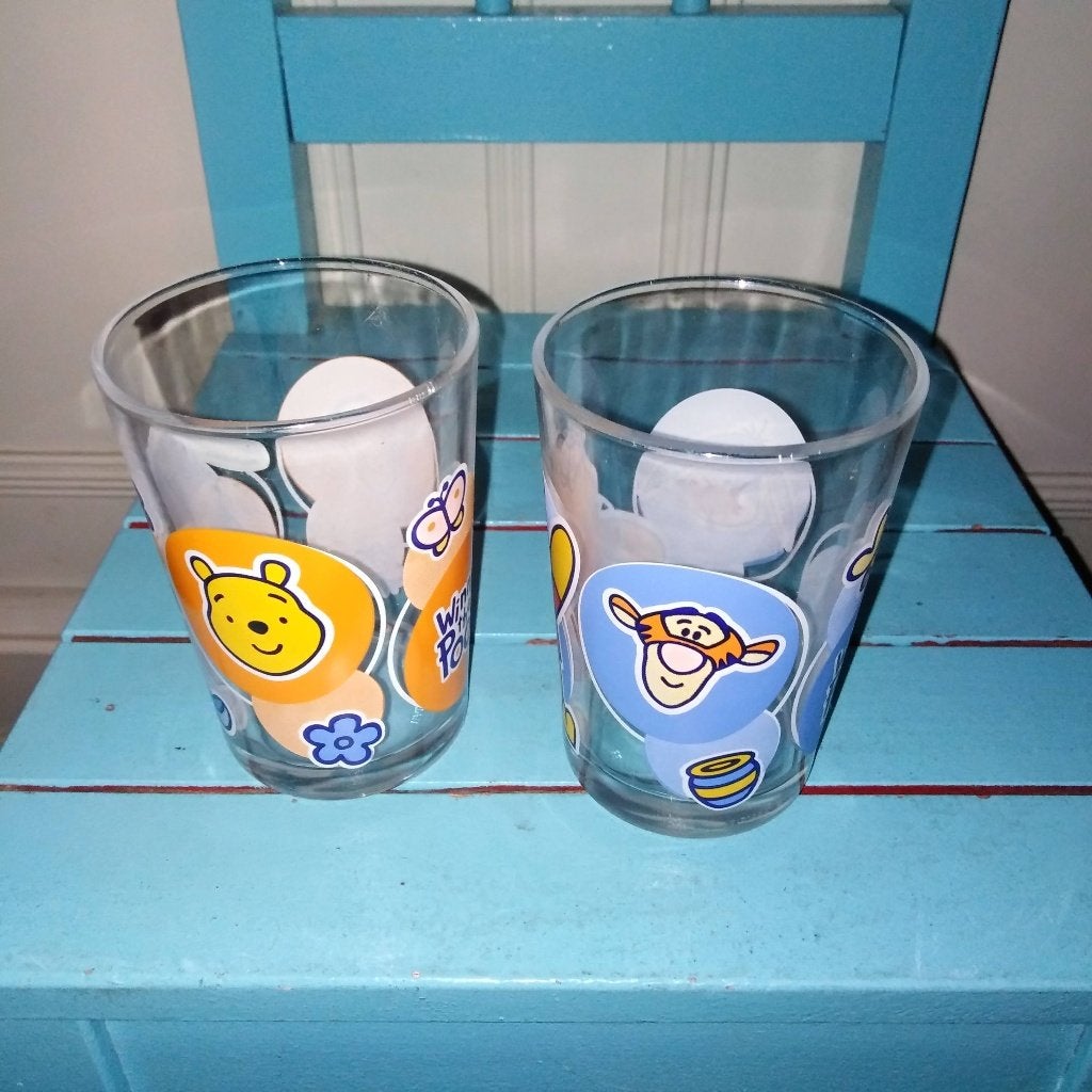 Winnie the Pooh glaasjes met kleurrijke illustraties 2 stuks, Ophalen, Winnie de Poeh of vrienden, Gebruikt, Servies