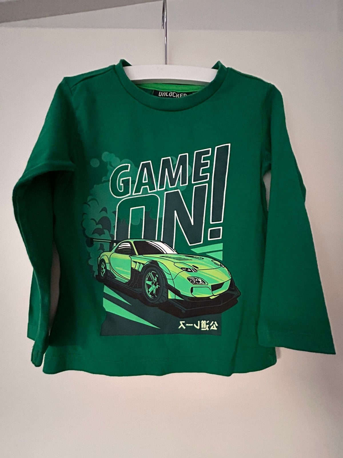 Shirt lange mouw, maat 104/110, unlocked, Kinderen en Baby's, Ophalen of Verzenden, Zo goed als nieuw, Jongen, Shirt of Longsleeve