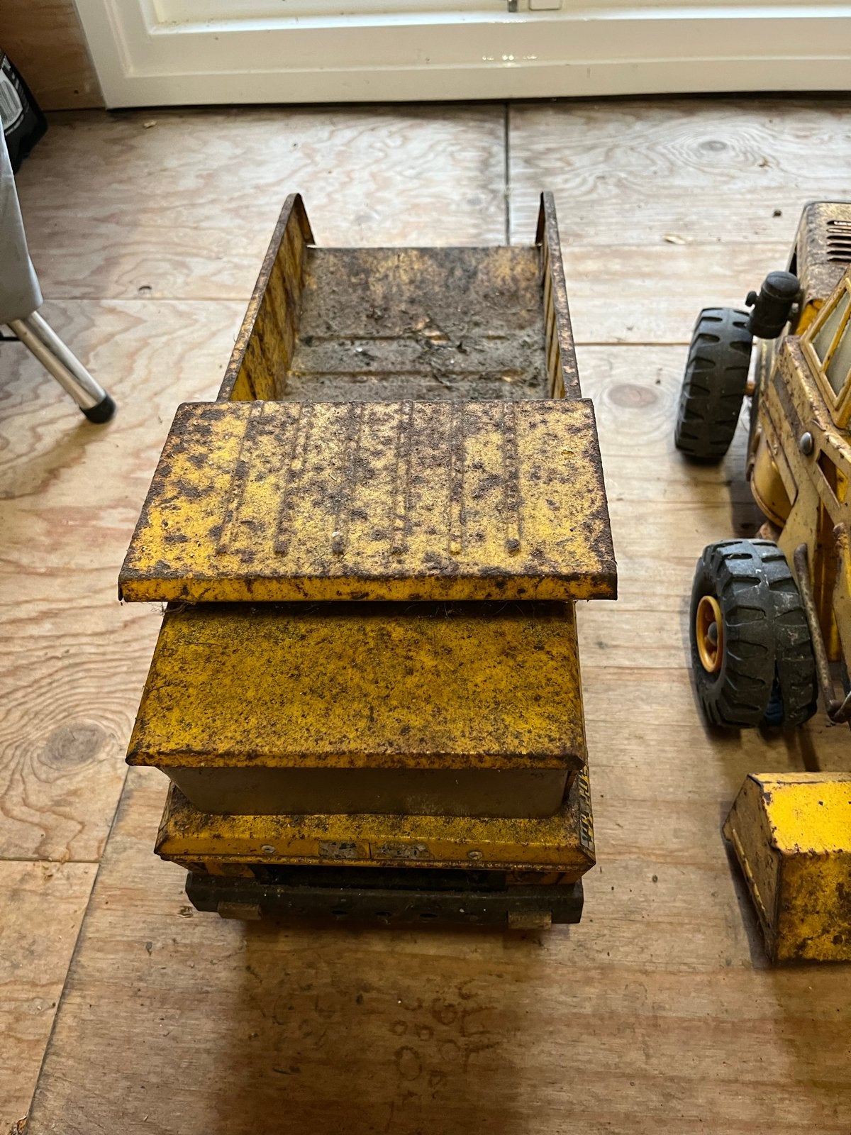Vintage metal speelgoed vrachtwagens en graafmachine, Ophalen, Gebruikt