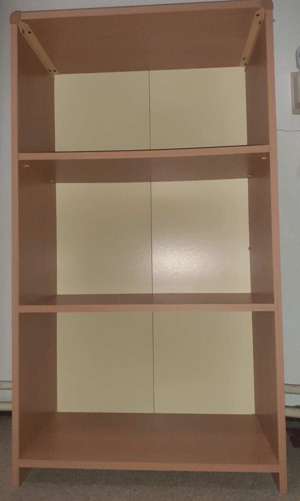 1 of 2 boekenkasten gratis af te halen., Huis en Inrichting, Ophalen, Met plank(en), Gebruikt, 100 tot 150 cm