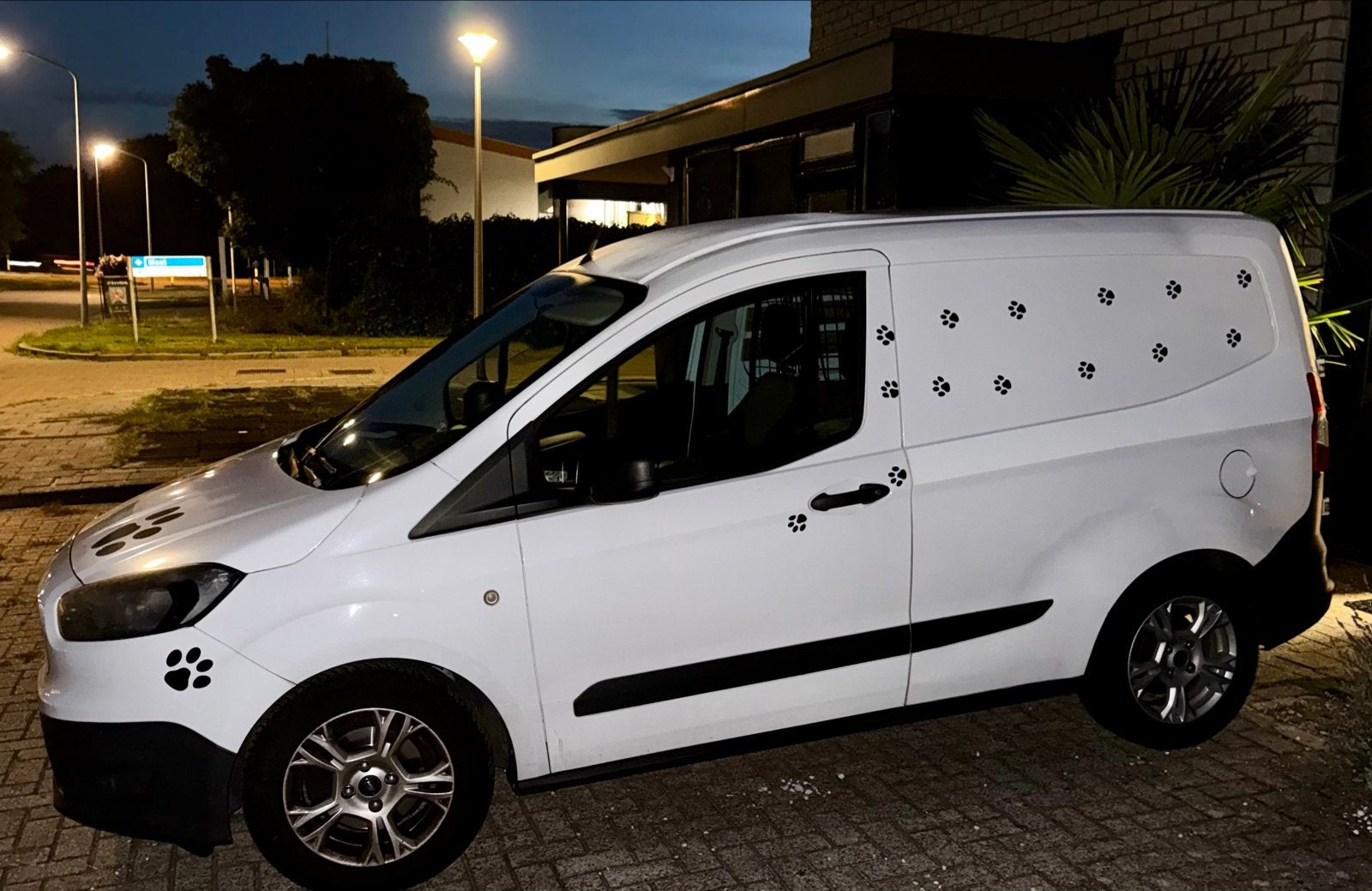 Ford Transit Courier 1.5 Tdci 55KW 2014 276000km APK Recent, Auto's, Bestelauto's, Euro 5, Stof, 74 pk, Zwart