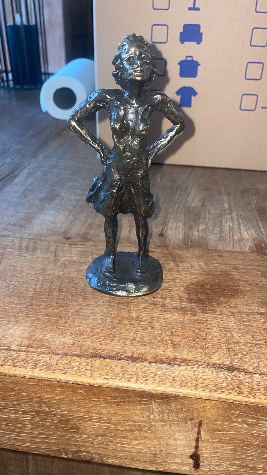 Bronzen beeldje van een vrouw, modern, Minder dan 20 cm, Ophalen of Verzenden, Beeld, Bruin