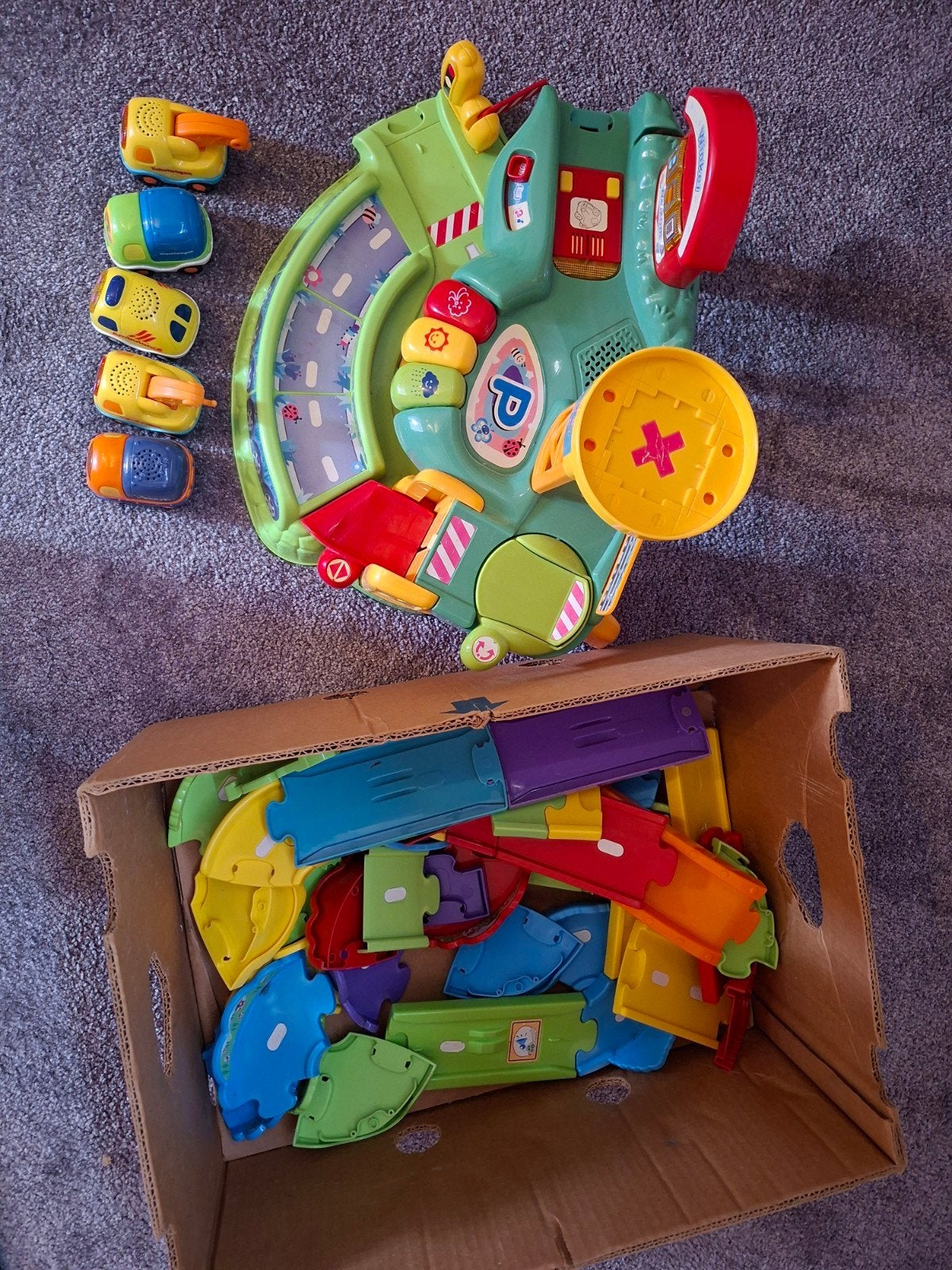 VTech Toet Toet Auto's Garage met 5 auto's en extra wegdelen, Kinderen en Baby's, Speelgoed | Vtech, Ophalen of Verzenden, Gebruikt