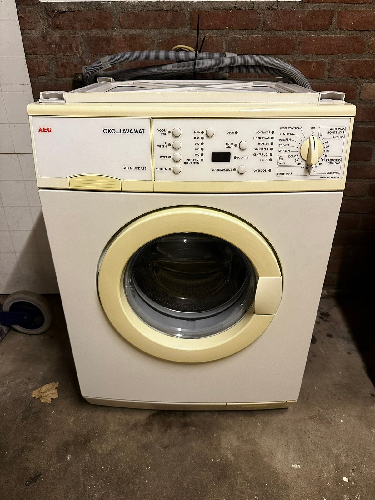 Wasmachine AEG, Ophalen, Zo goed als nieuw, 85 tot 90 cm, 1200 tot 1600 toeren