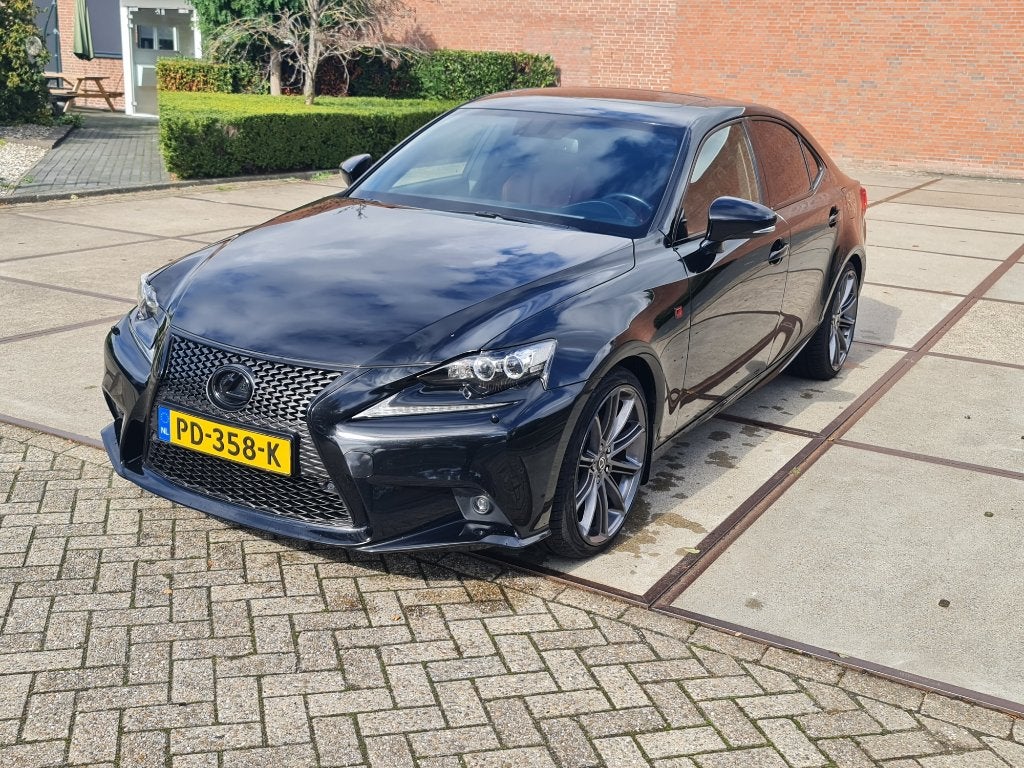 Lexus IS300H Luxury line met F-Sport en Mark Levinson, Auto's, Lexus, Achterwielaandrijving, Lichtsensor, Zwart, Leder