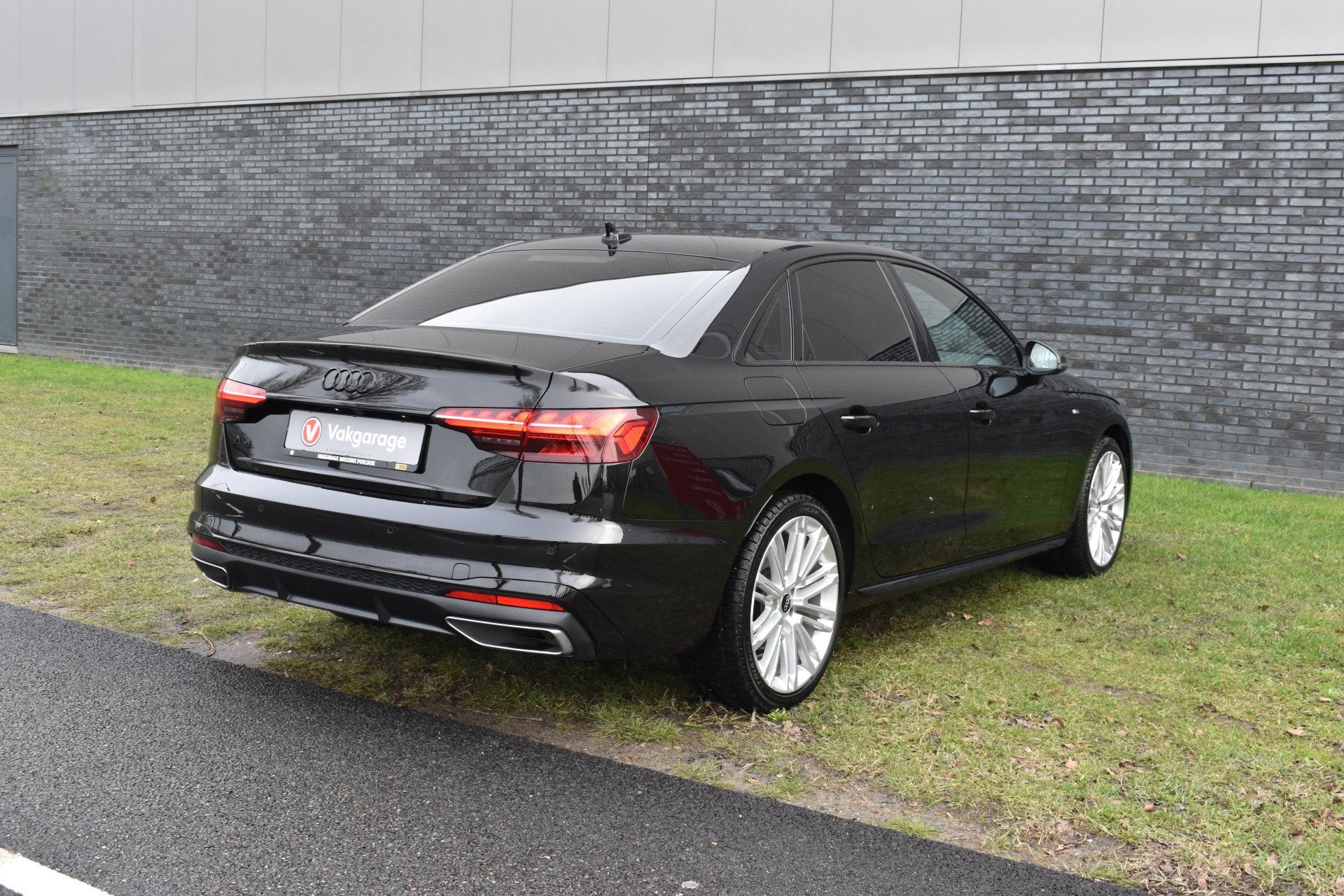 Audi A4 Limousine 35 TFSI S-line 2.0 Mild Hybrid S-line blac, 12 maanden, Gebruikt, 4 cilinders, Zwart