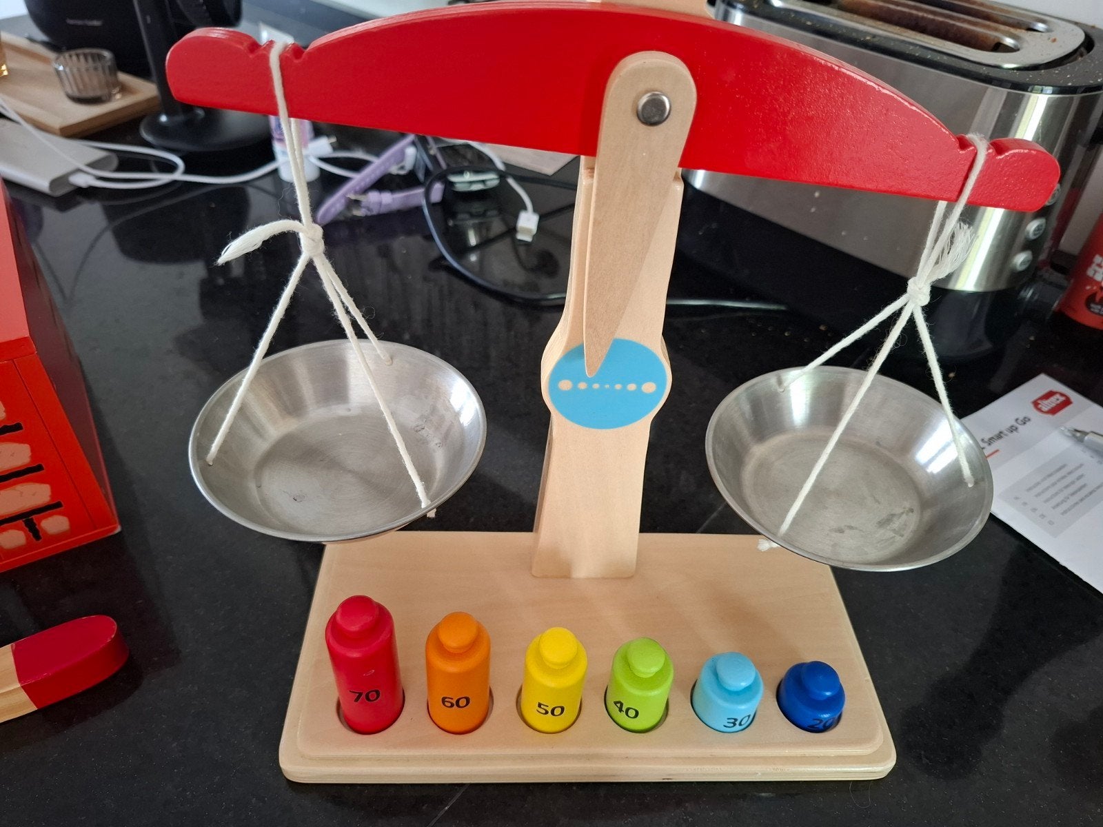 Houten weegschaal New classic Toys, Ophalen, Gebruikt