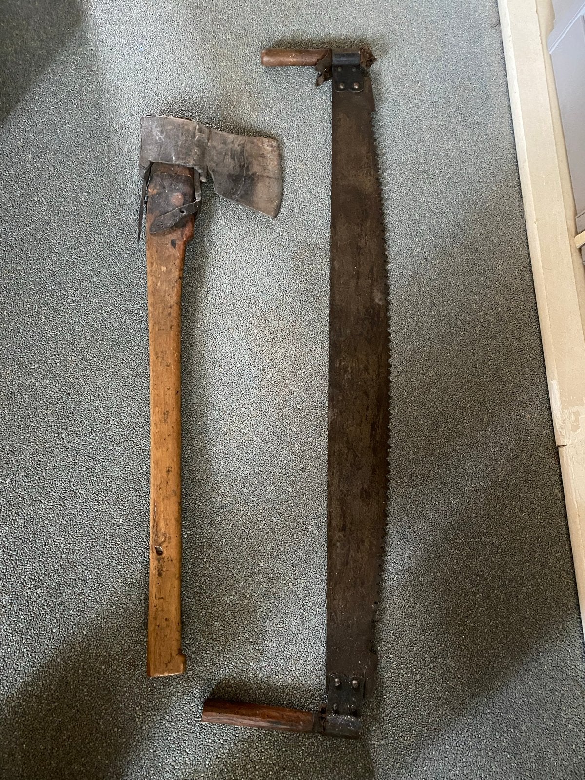 Antieke boomzaag en hakbijl - Decoratief gereedschap, Ophalen