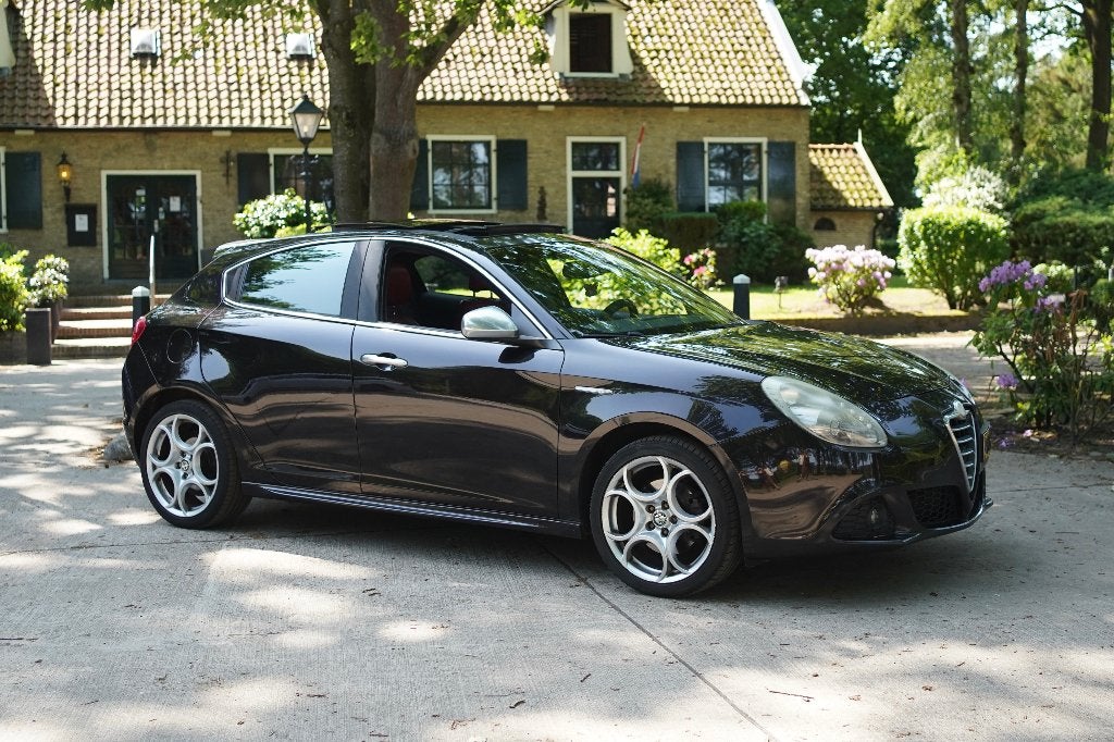 Alfa Romeo Giulietta 1.4 Turbo Multi AIR 2013 Zwart, Auto's, Alfa Romeo, Voorwielaandrijving, 4 cilinders, Zwart, Leder