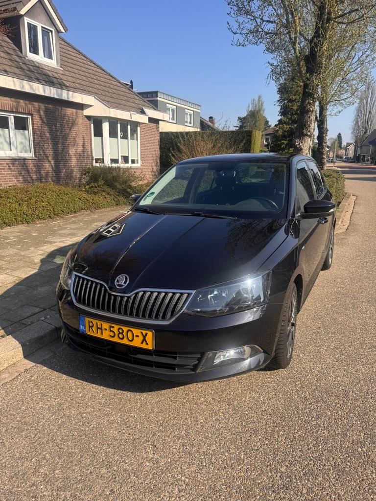Skoda Fabia 1.0 TSI Greentech 95pk 2017 Zwart, Auto's, Voorwielaandrijving, Stof, 40 €/maand, Zwart