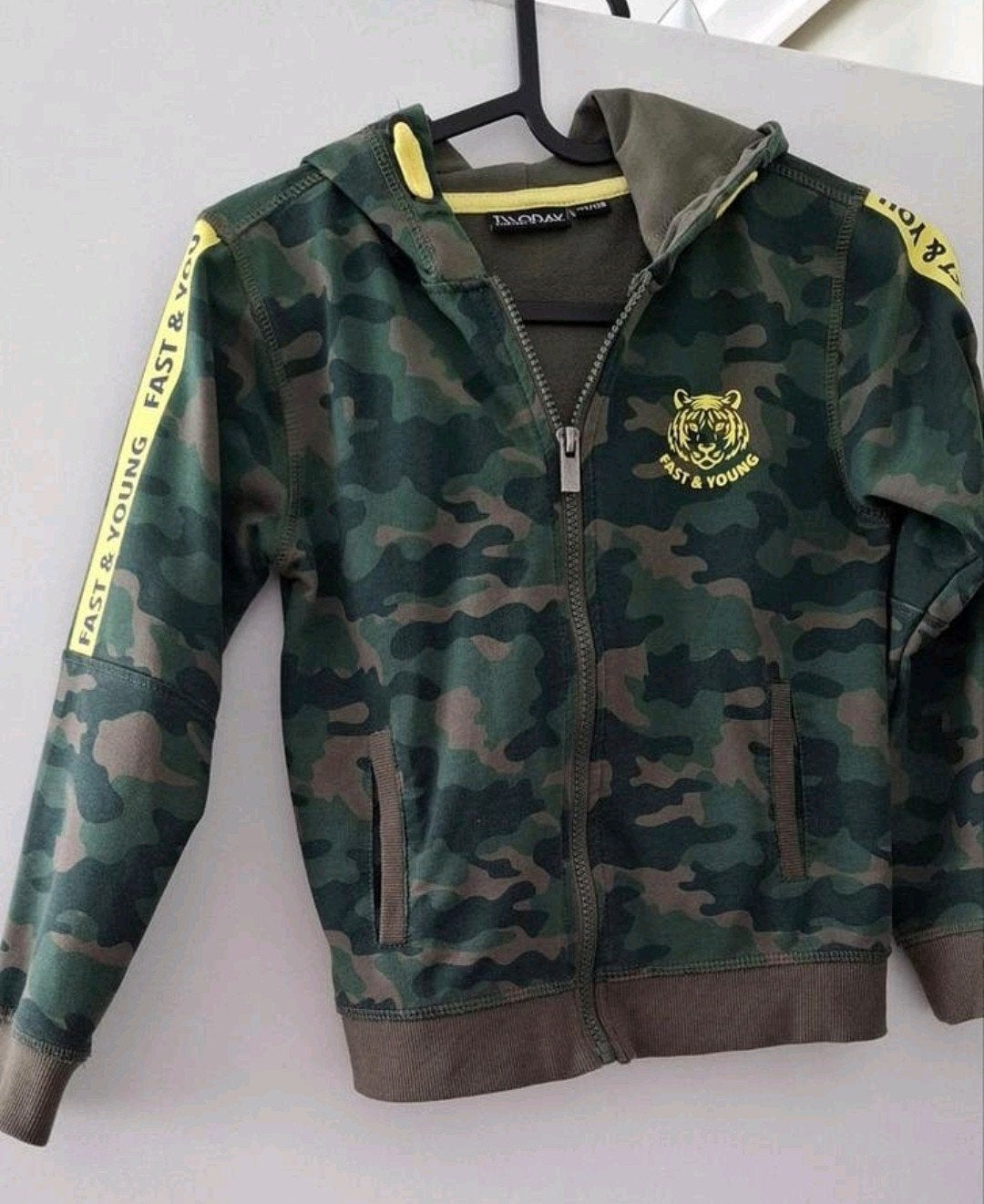 Vest met capuchon maat 128, Ophalen of Verzenden, Gebruikt, Jongen, Trui of Vest