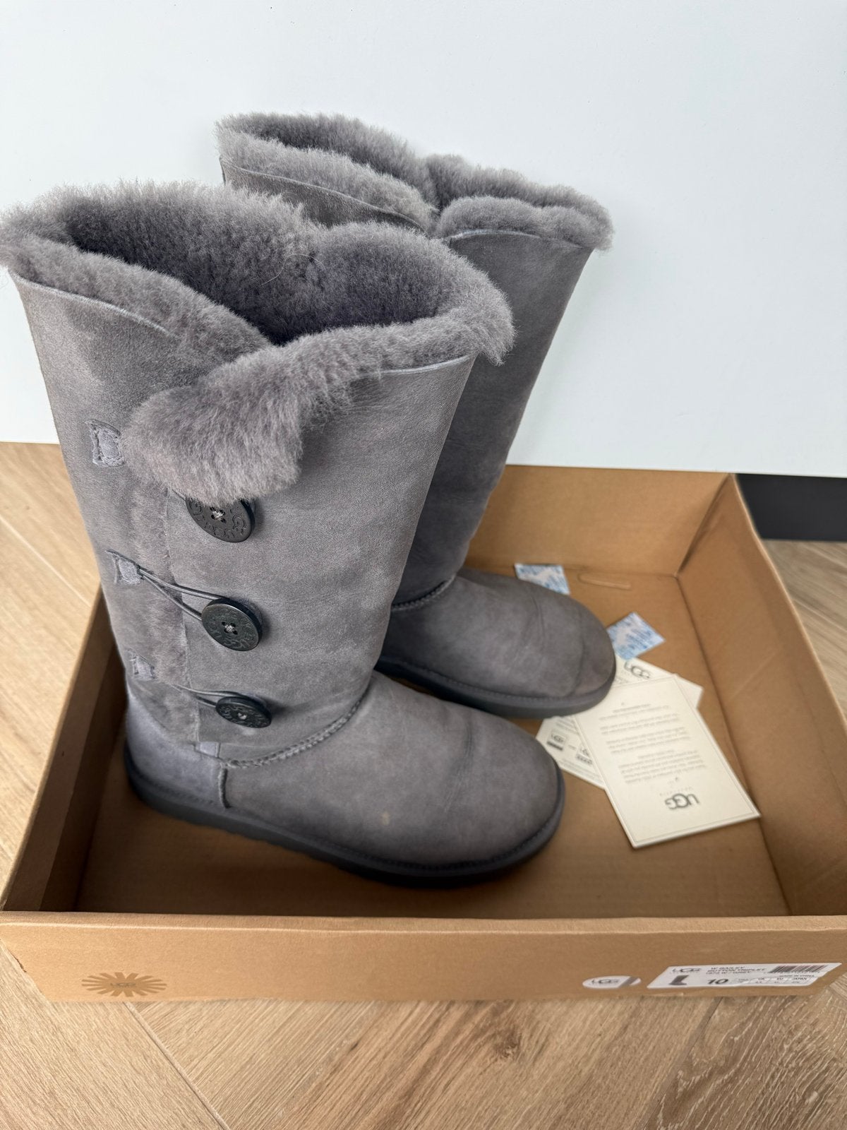 Ugg Bailey Button Triplet Laarzen Grijs Maat 41, Ophalen, Zo goed als nieuw, Grijs, Hoge laarzen