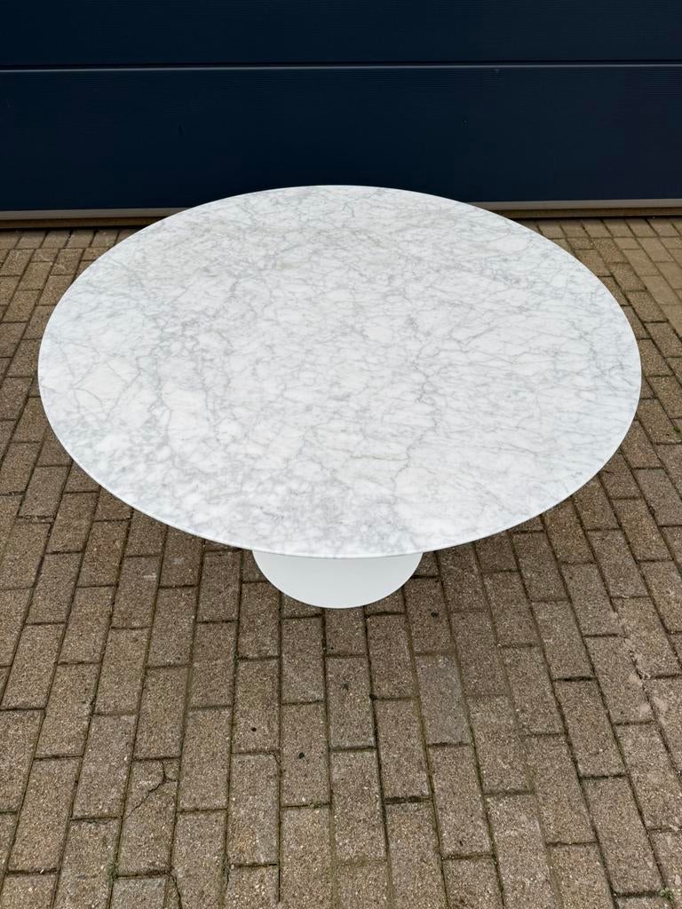 Originele ronde Knoll Tulip eettafel (120/137/152cm) Carrara, Huis en Inrichting, Tafels | Eettafels, Ophalen of Verzenden, Vitra togo leolux ligne roset sede cassina b&b italia artifort