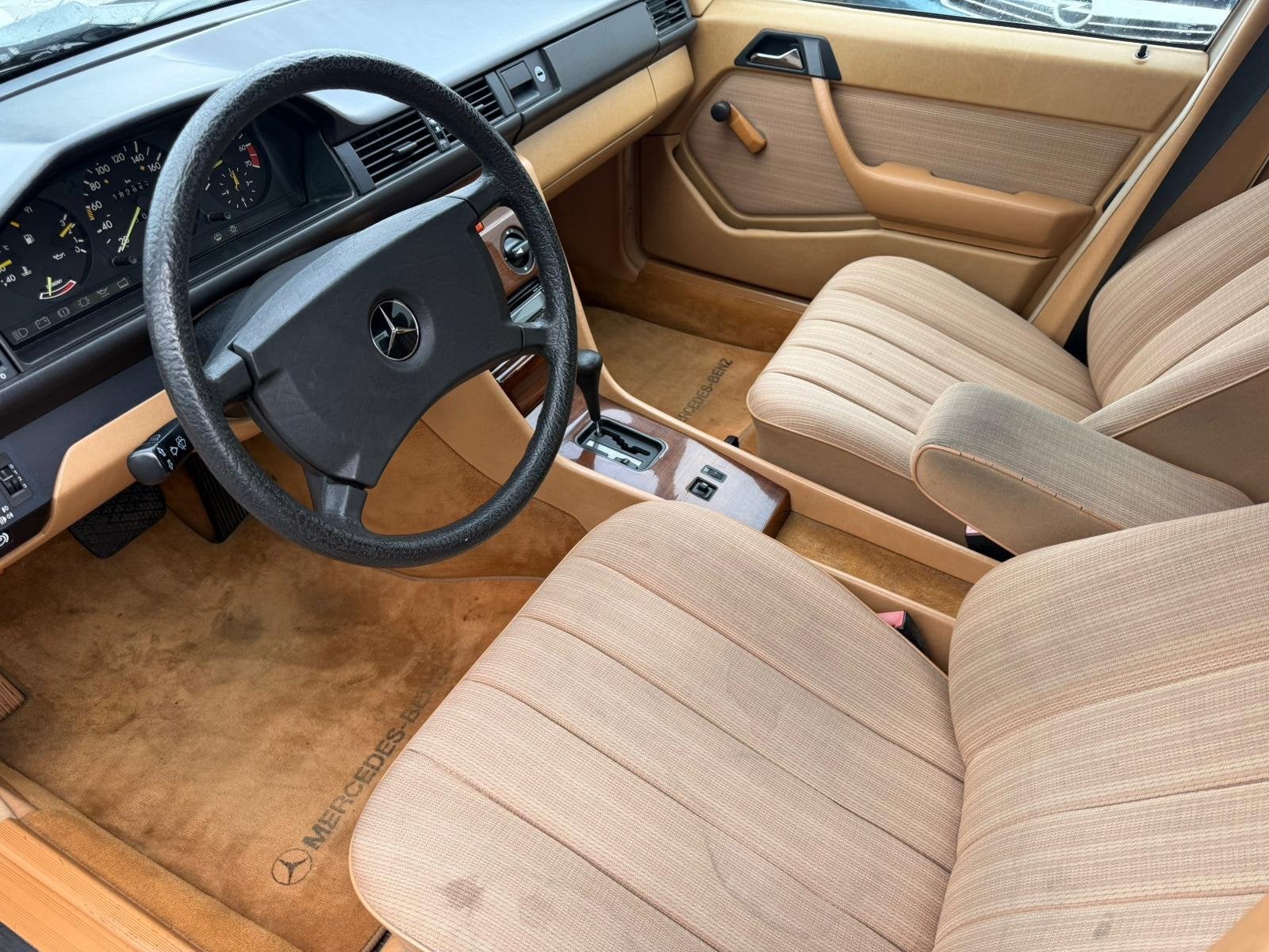 Mercedes-Benz 200-500 (W124) 230E Automaat Schuifdak Belasti, Automaat, Achterwielaandrijving, Gebruikt, 132 pk