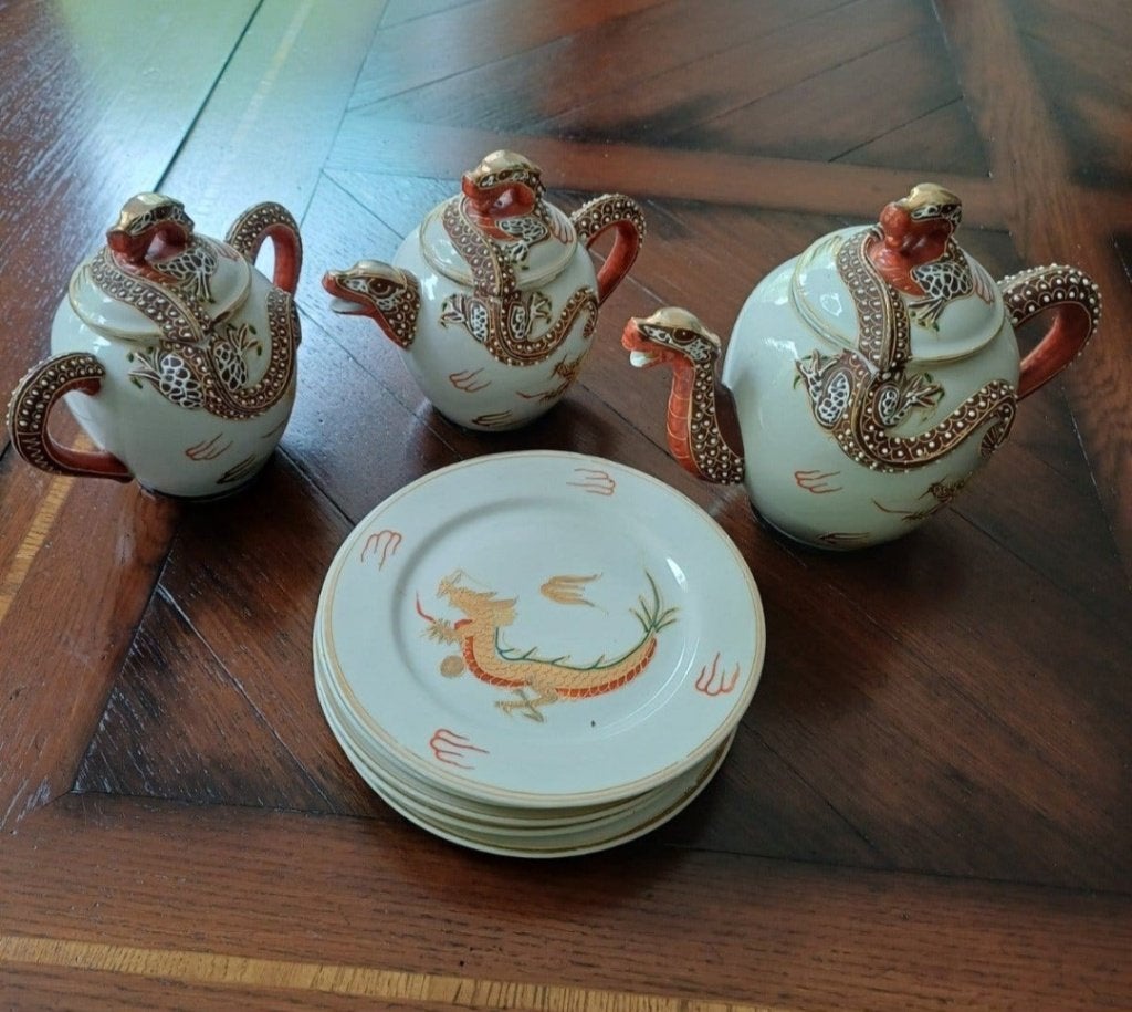 Japans drakenservies met 3 theepotten en 5 bordjes, Ophalen of Verzenden