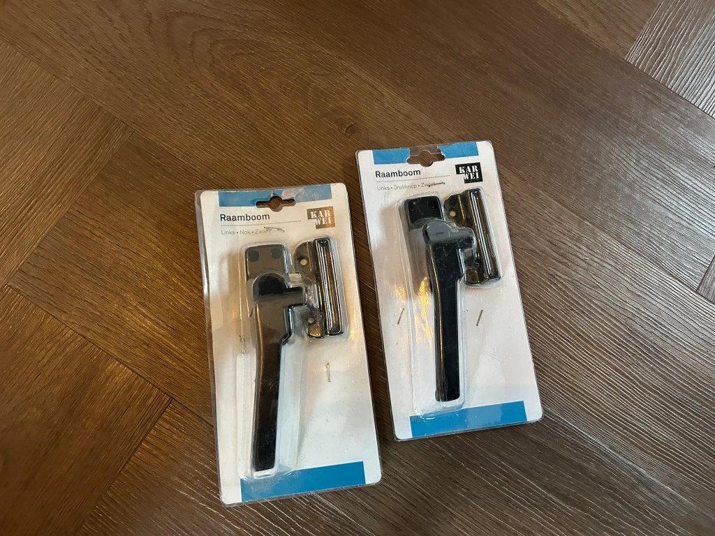 2 Karwei raamsluitingen met nok (links), Ophalen, Nieuw, Overige materialen, Klink of Kruk