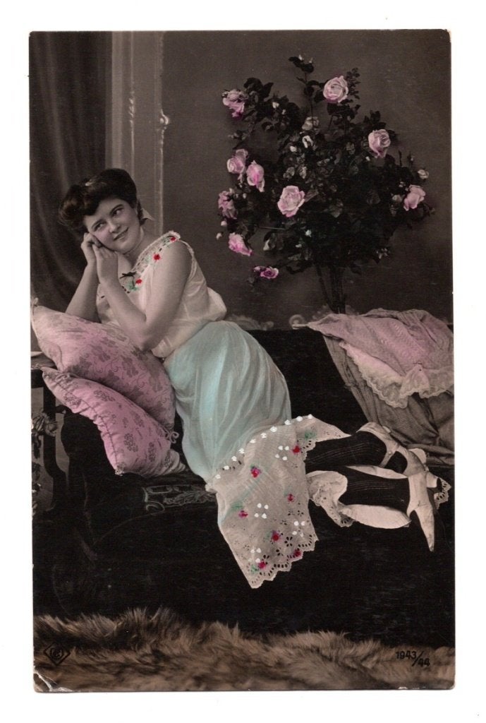 Oude Ansichtkaart Fotokaart Dame met Rozen Gelopen, Ophalen of Verzenden, Voor 1920, Gelopen
