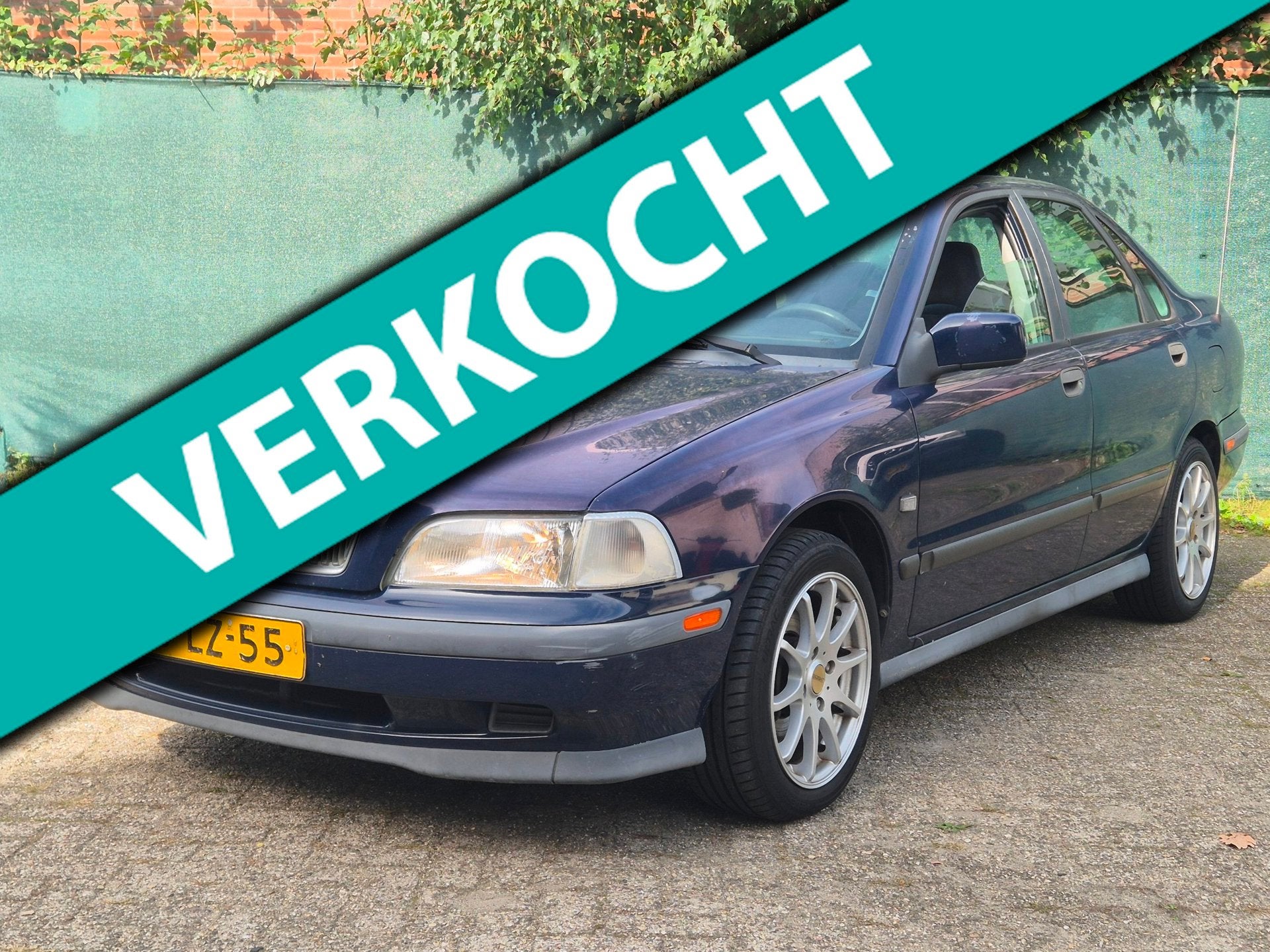 Volvo S40 1.8i *NIEUWE DISTRIBUTIE* ruime APK!, Auto's, Dealer onderhouden, 125 pk, Gebruikt, Verwarmde buitenspiegels