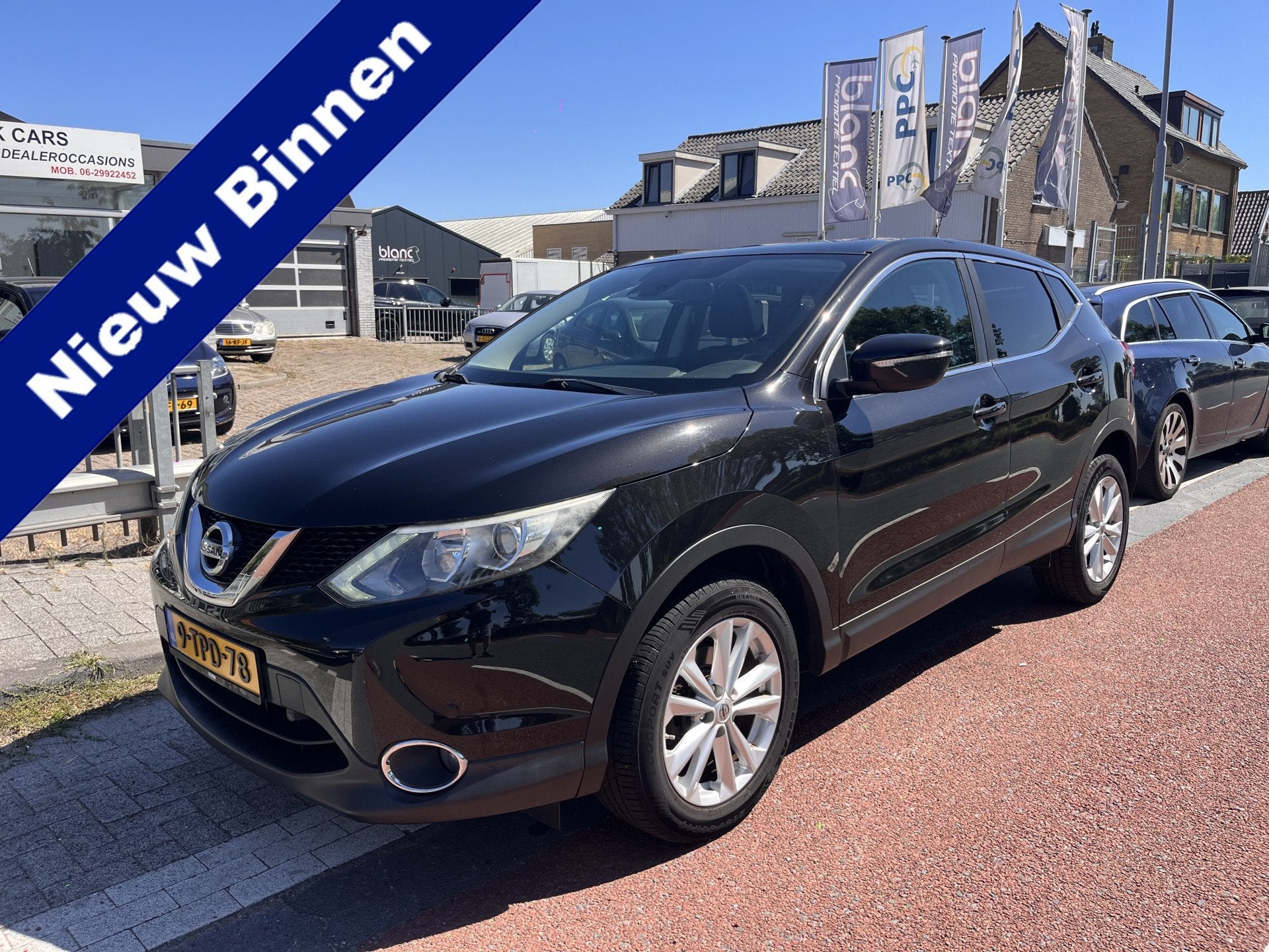 Nissan QASHQAI 1.2 Connect Edition Pano Navi Pdc Lmv Nap, Voorwielaandrijving, Euro 5, Gebruikt, Parkeersensor