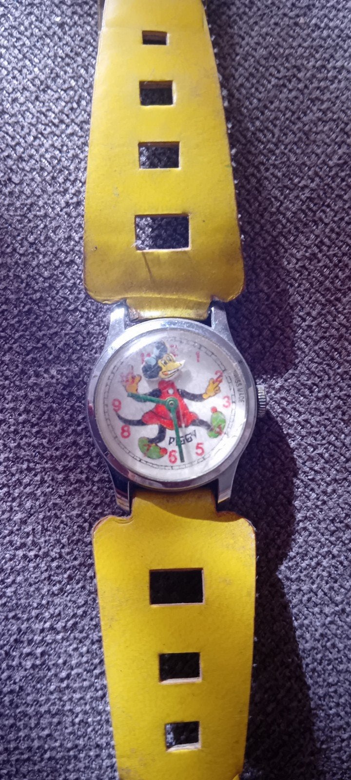 Zeldzaam Vintage Minnie Mouse "Piggy" Horloge swiss made, Ophalen of Verzenden, Gebruikt, Leer, Overige merken