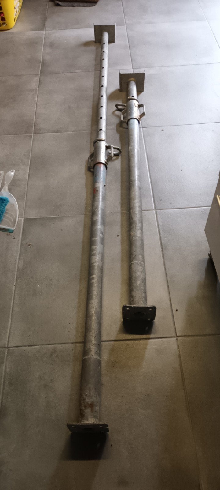 Twee verstelbare bouwstempels - Gebruikt, Doe-het-zelf en Verbouw, Ophalen, Gebruikt, Overige typen, 2 tot 5 meter