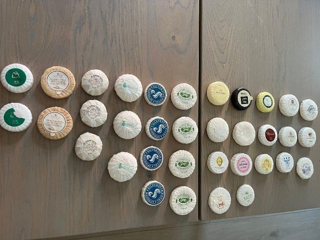 Hotelzeepjes minizeepjes, Ophalen, Zo goed als nieuw
