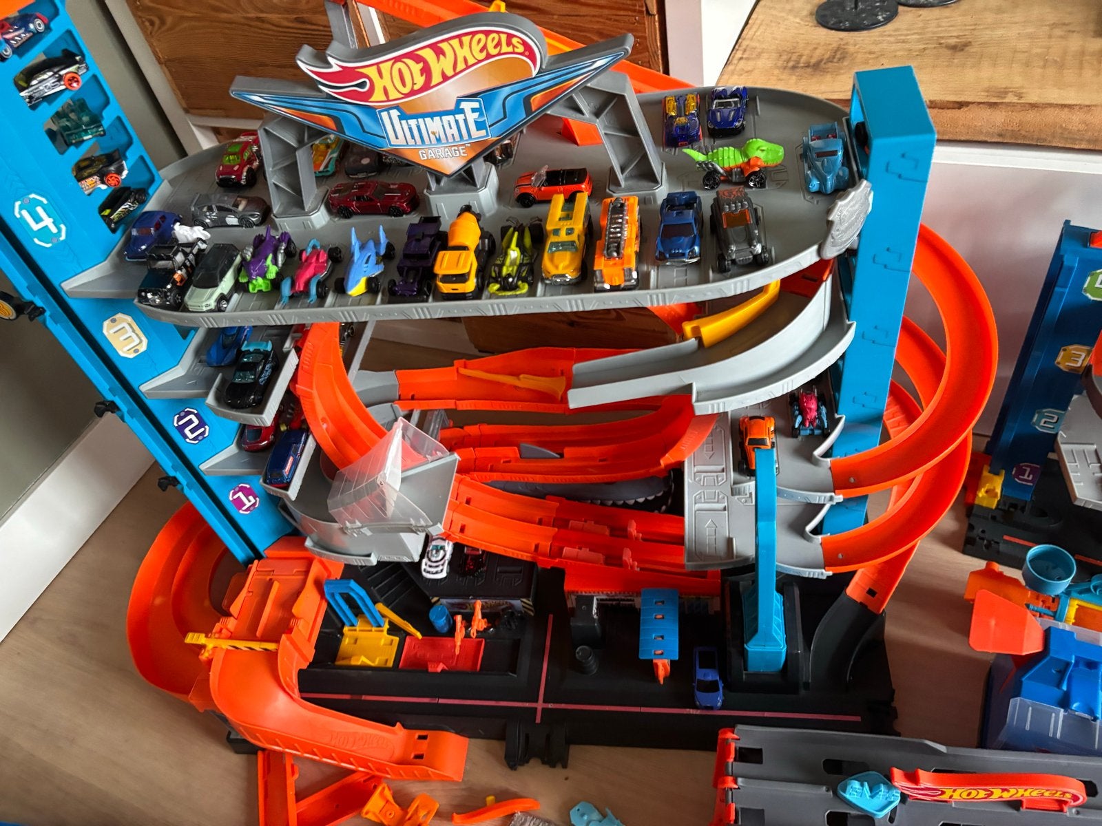 Hot Wheels Ultimate Garage & Stunt Garage met veel accessoir, Ophalen, Gebruikt