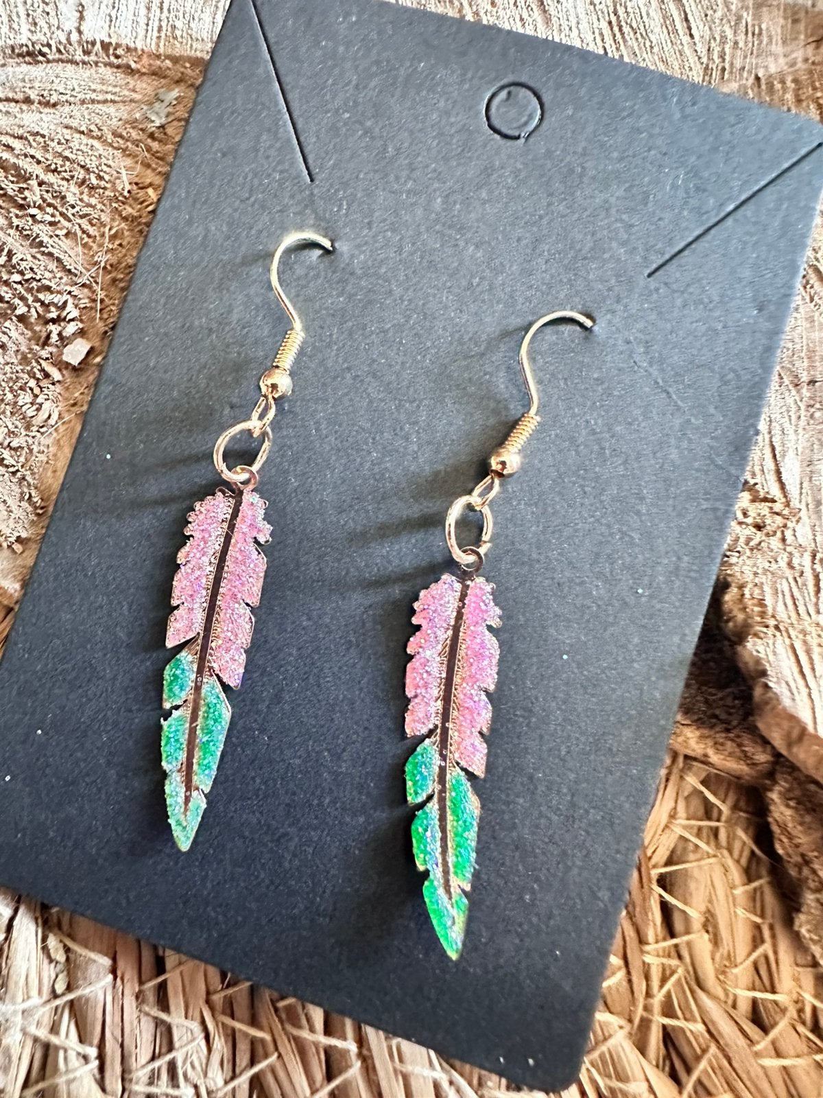 Boho oorbellen / veren / roze - groen / nieuw, Ophalen of Verzenden, Nieuw, Overige materialen