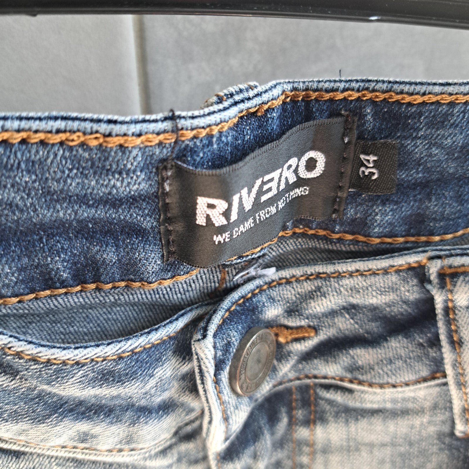 Foto 2 van Rivero Damaged Jeans Maat 34 - Stoere Look