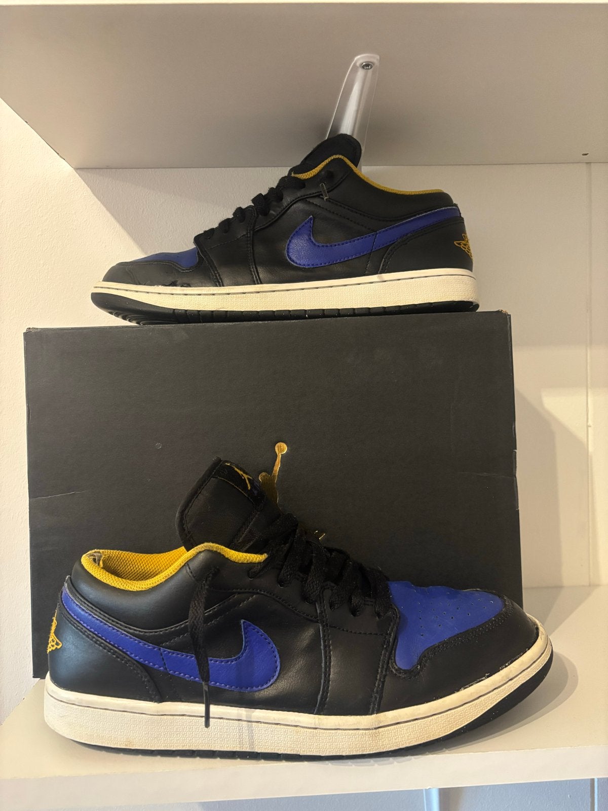 Air Jordan 1 Low Black/Dark Concord-Taxi - Maat 45, Ophalen of Verzenden, Gedragen, Zwart, Sneakers of Gympen