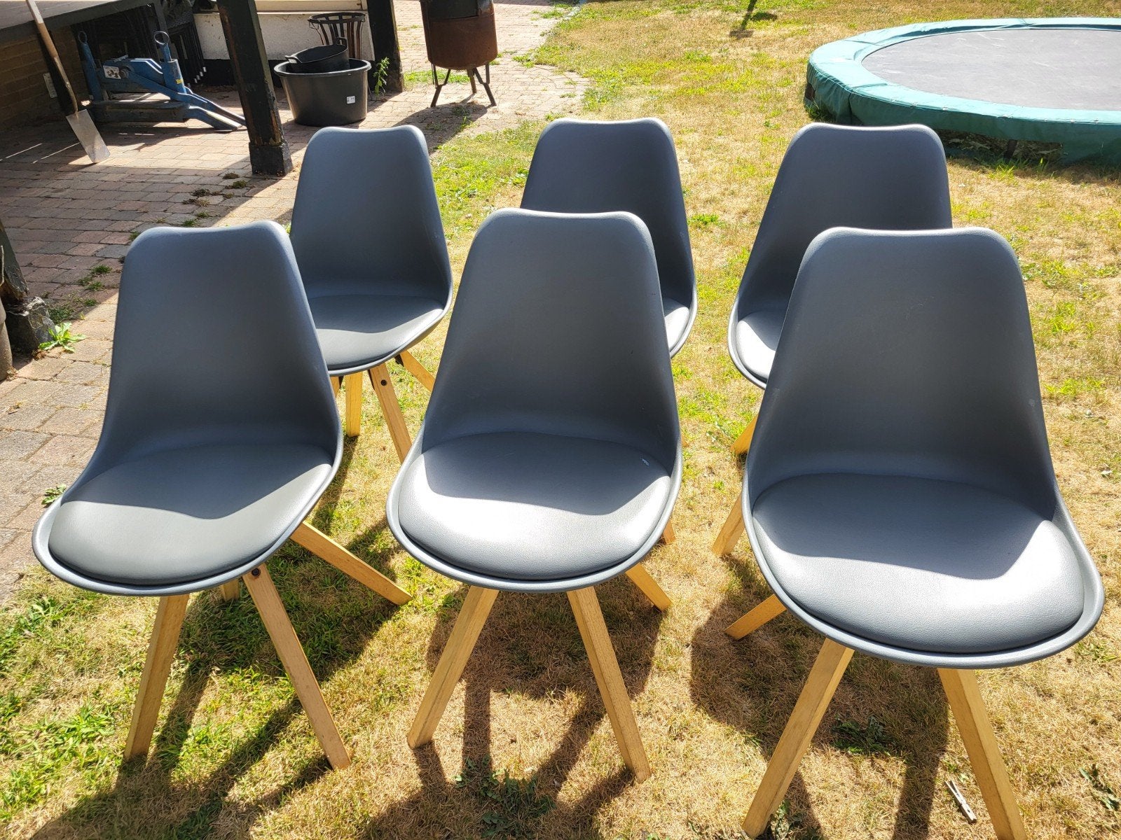 Set van 6 grijze stoelen met houten poten, Huis en Inrichting, Gebruikt, Vijf, Zes of meer stoelen, Ophalen, Hout