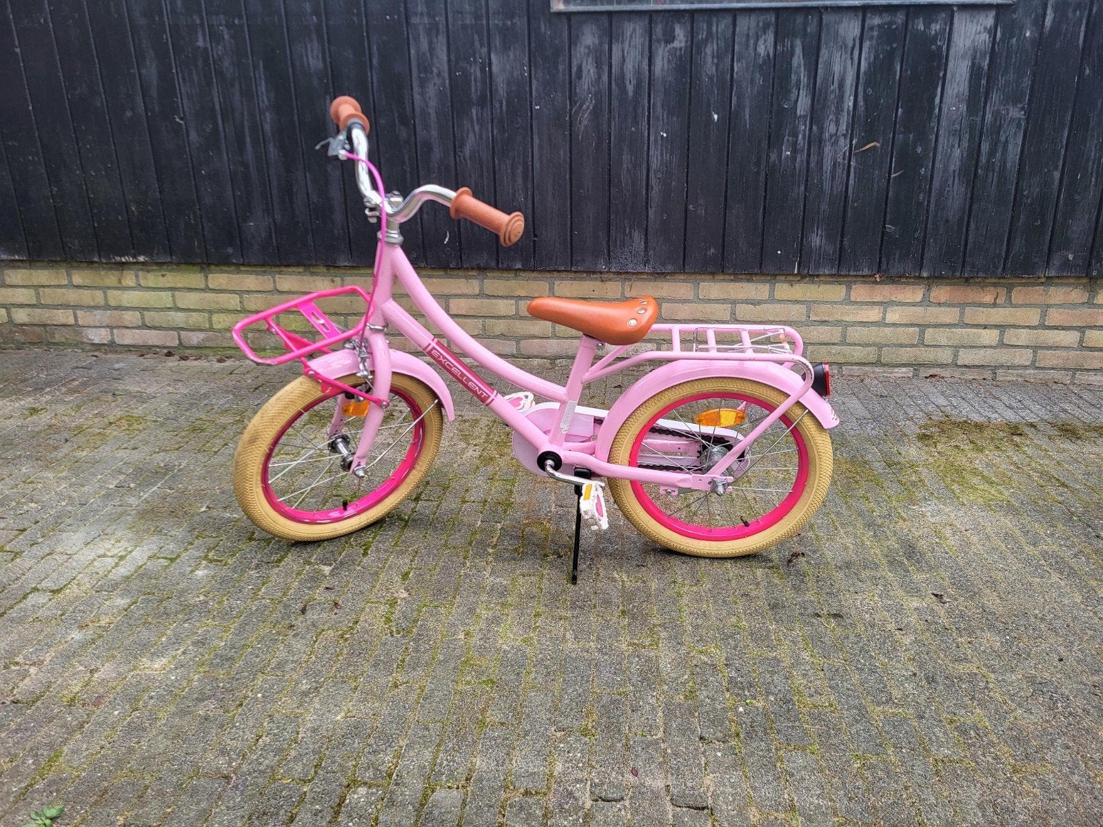 Prachtige roze kinderfiets, Ophalen, Terugtraprem, Zijwieltjes, Volare