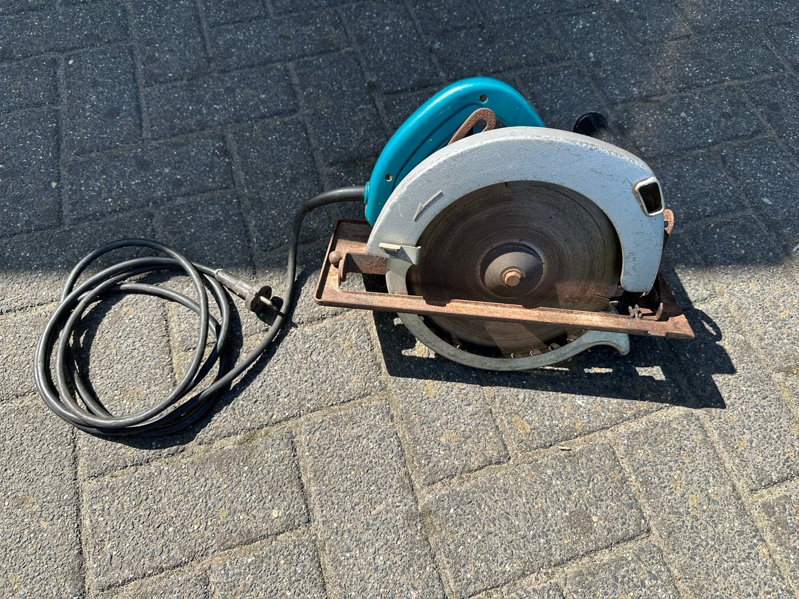 Makita 9,25" Cirkelzaag Model 5900B 1750 Watt, Ophalen, Gebruikt, Cirkelzaag, 70 mm of meer