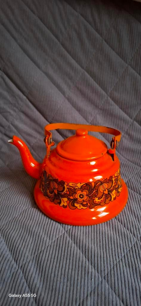 Retro oranje emaille fluitketel
Zeer mooie fluitketel heeft, Ophalen of Verzenden