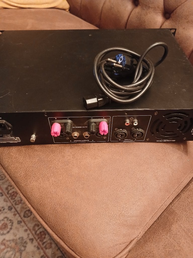 Qtx QA1000 power amflifier (eindversterker), Audio, Tv en Foto, Subwoofer, Zo goed als nieuw, Ophalen, 150 watt of meer