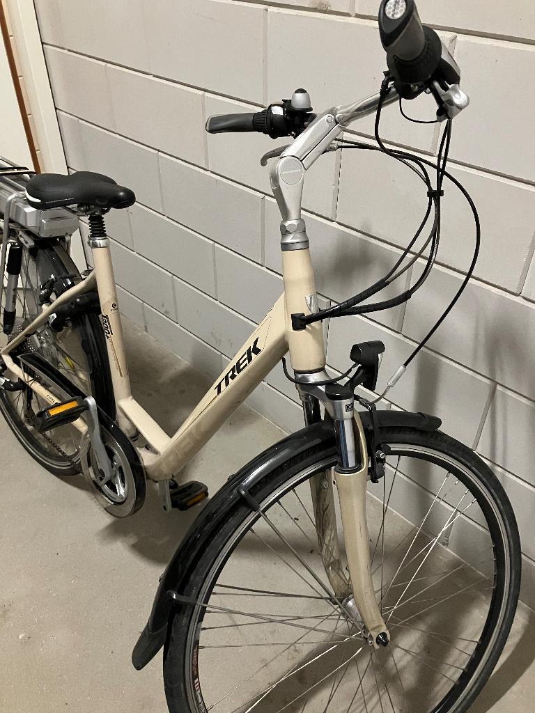 Elektrische damesfiets, Fietsen en Brommers, Fietsen | Dames | Damesfietsen, Ophalen, Zo goed als nieuw, Overige merken, (Extra) lage instap