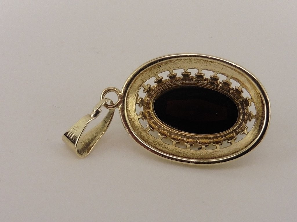 Gouden hanger met granaat                                G29, Gebruikt, Overige voorstellingen, ., Ophalen of Verzenden