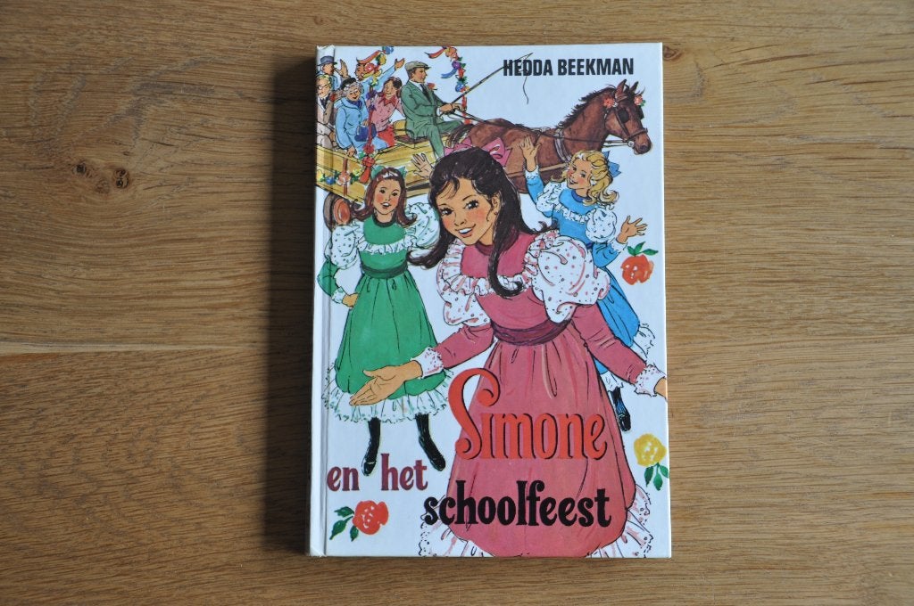 Hedda Beekman - Simone en het schoolfeest, Boeken, Ophalen of Verzenden, Zo goed als nieuw, Hedda Beekman, Fictie algemeen