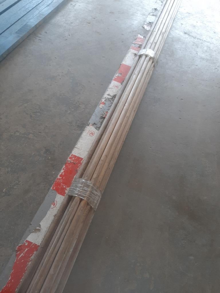 17 ronde stokken 2.50m lang, 1.7cm diameter, Minder dan 25 mm, Ophalen of Verzenden, Plank, 300 cm of meer