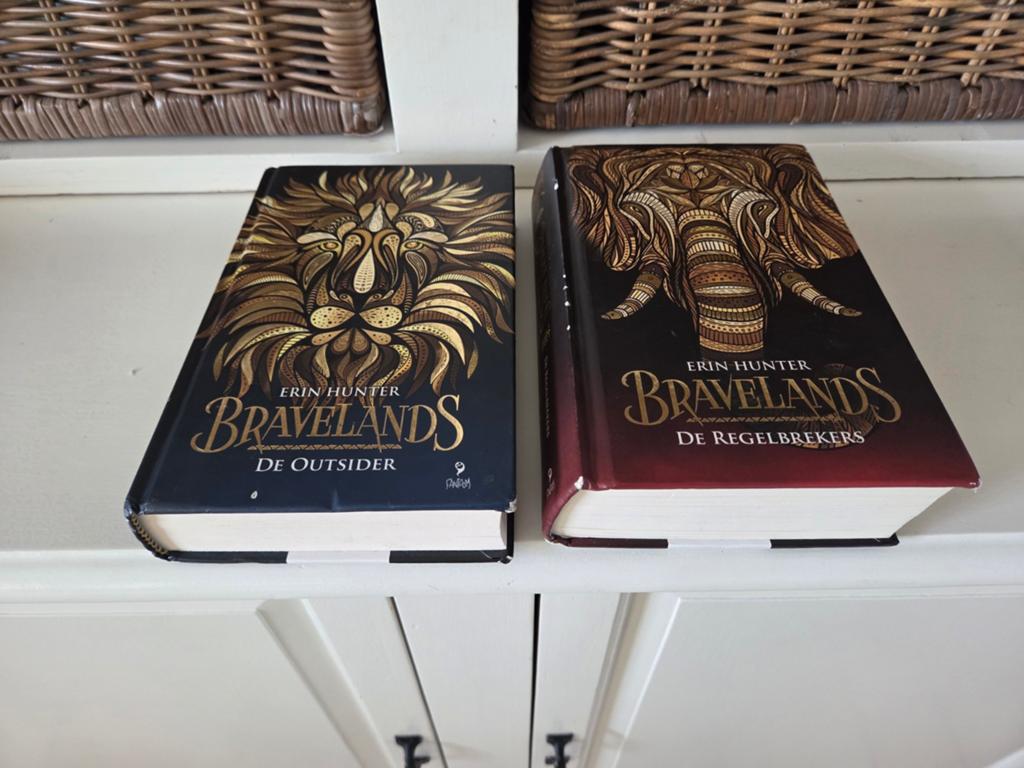 Erin Hunter - Bravelands, Boeken, Ophalen of Verzenden, Gelezen