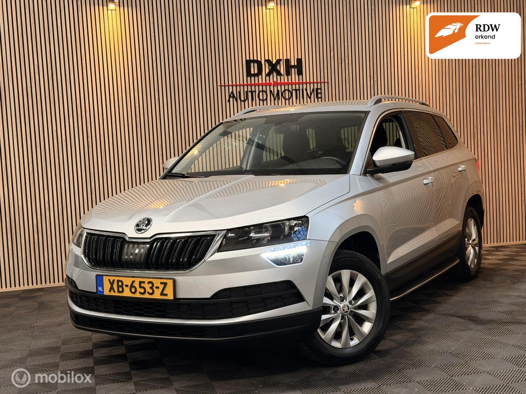 Skoda Karoq 1.0 TSI Clever Ed AUTOMAAT VIRTUAL CARPLAY DAB+, Stof, Gebruikt, 1261 kg, 116 pk