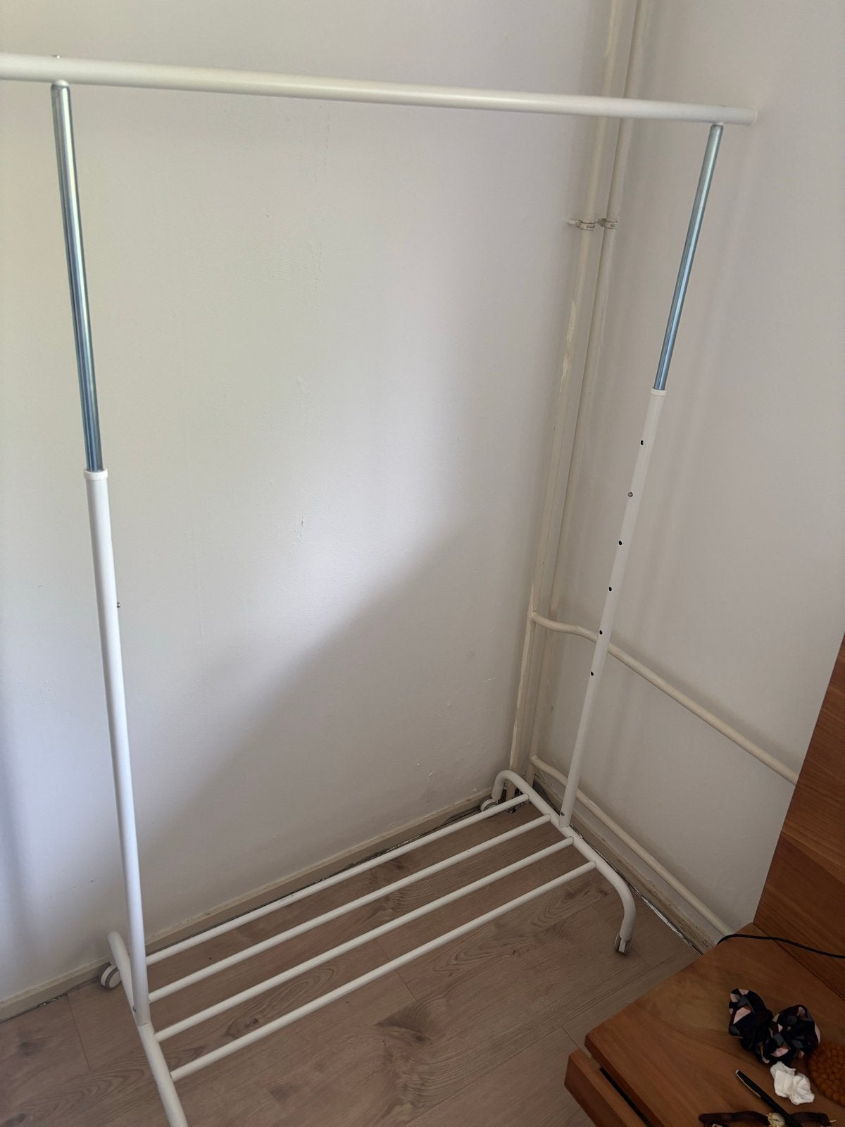 IKEA Kledingrek - Wit, Verstelbaar en Verrijdbaar, Ophalen, Met wielen, Gebruikt