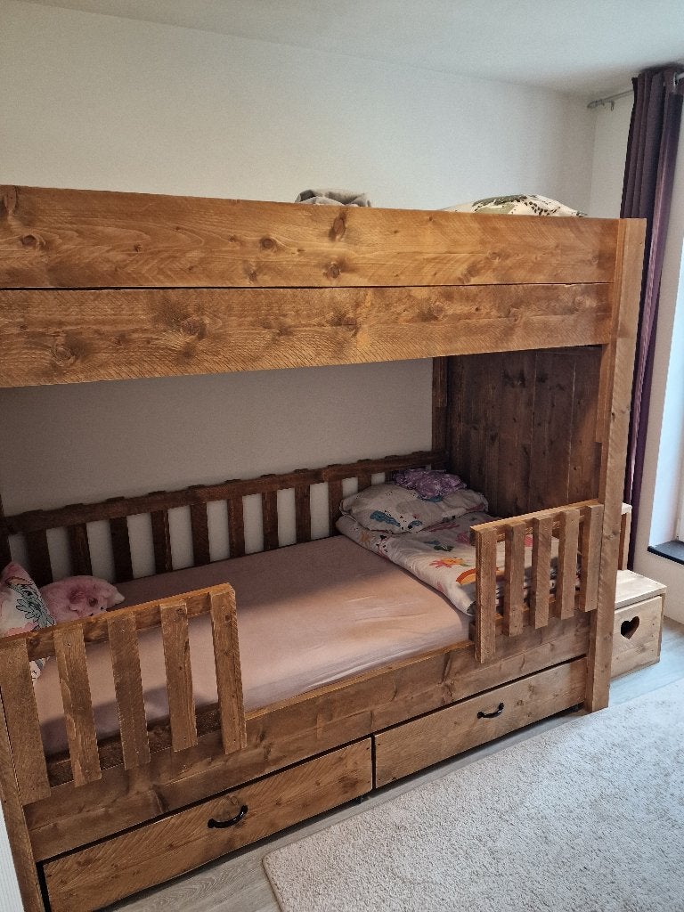 Prachtige handgemaaktr complete massief eiken kinderkamer, Ophalen, Zo goed als nieuw, Jongetje of Meisje