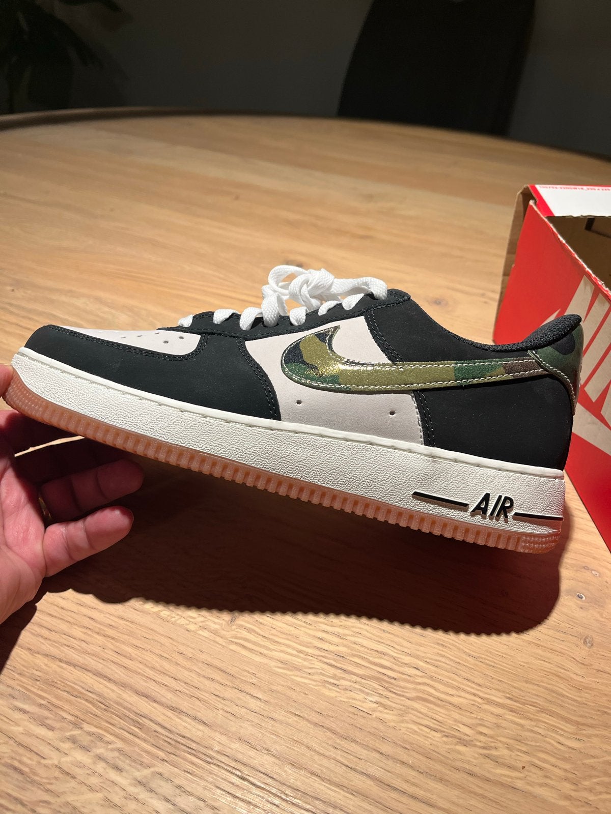 Nike Air Force 1 Low Retro - Zwart/Wit/Camouflage, Kleding | Heren, Ophalen of Verzenden, Nieuw, Zwart, Sneakers of Gympen
