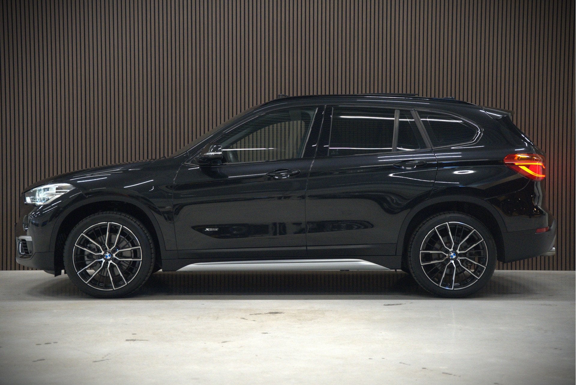 Foto 8 van BMW X1 xDrive20i High Executive | Panoramadak | Head-Up Disp