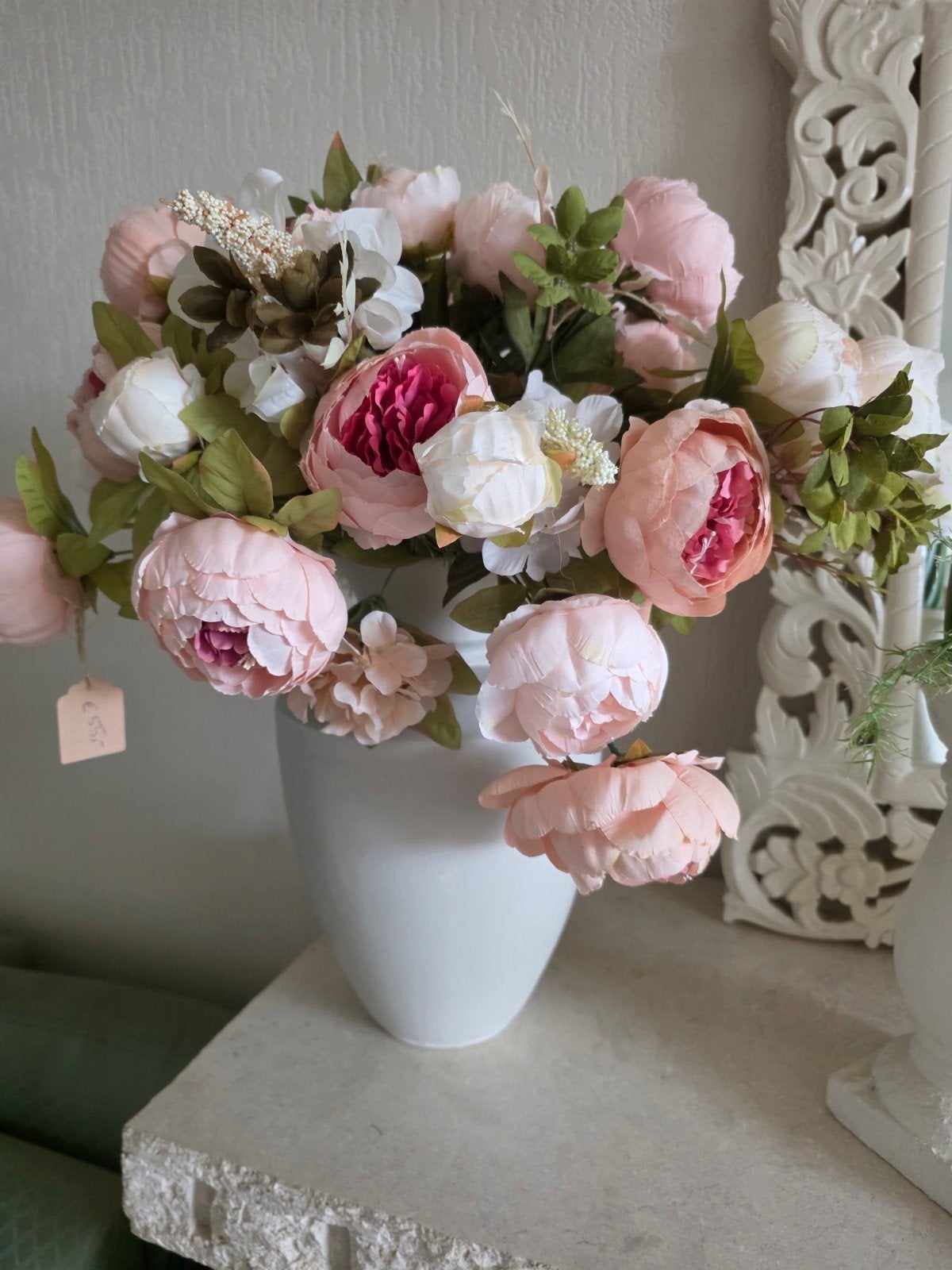 Witte vaas met kunstbloemen, Ophalen, Zo goed als nieuw, Wit, Steen/keramiek